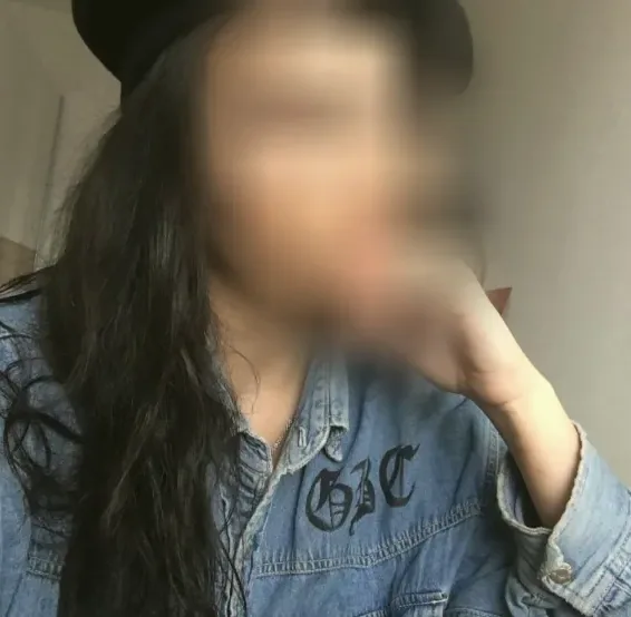 Chloe, 28