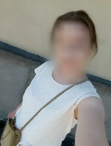 Claire, 37