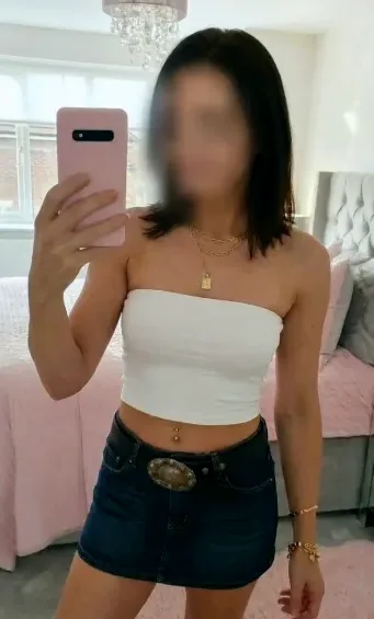 Dina, 24