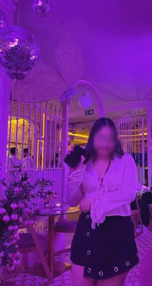 Ella, 31