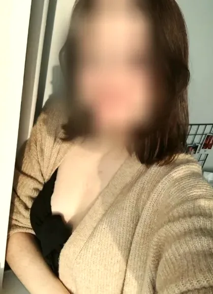 Farah, 30