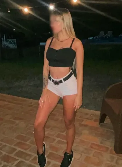 Lara, 28