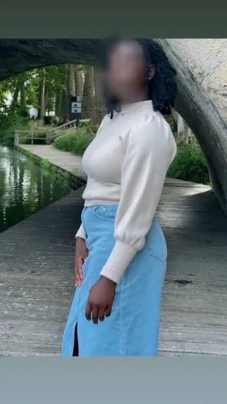Laura, 20