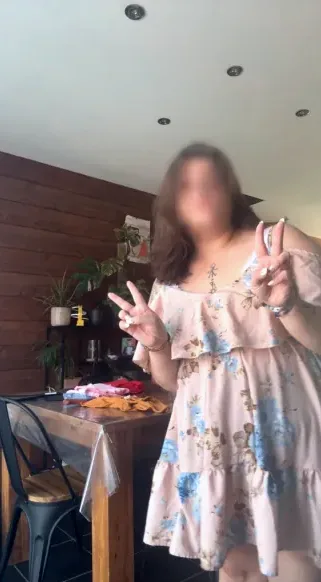 Laura, 23