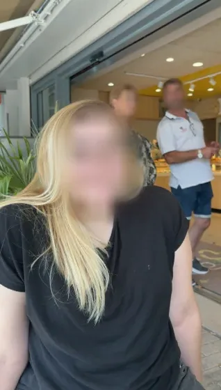 Leanne, 21