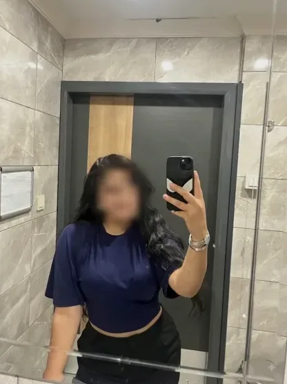 Mia, 20