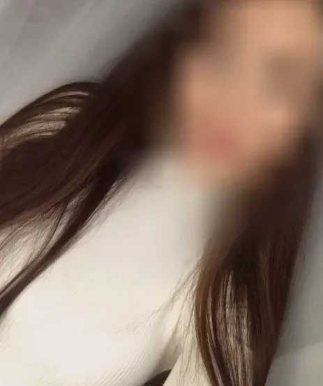 Nadia, 27