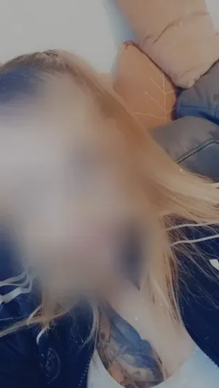 Zoe, 28
